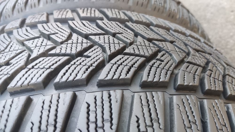4бр. зимни гуми 235/45/18 Dunlop Winter Sport 5 
dot23