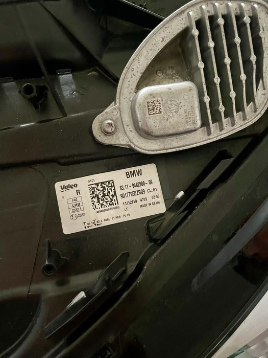 Десен лед фар за Ф40