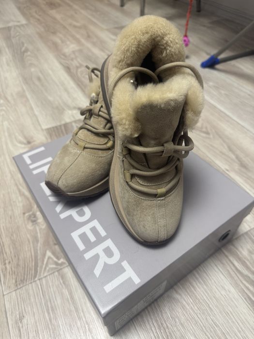 Продаю зимние женские ботинки