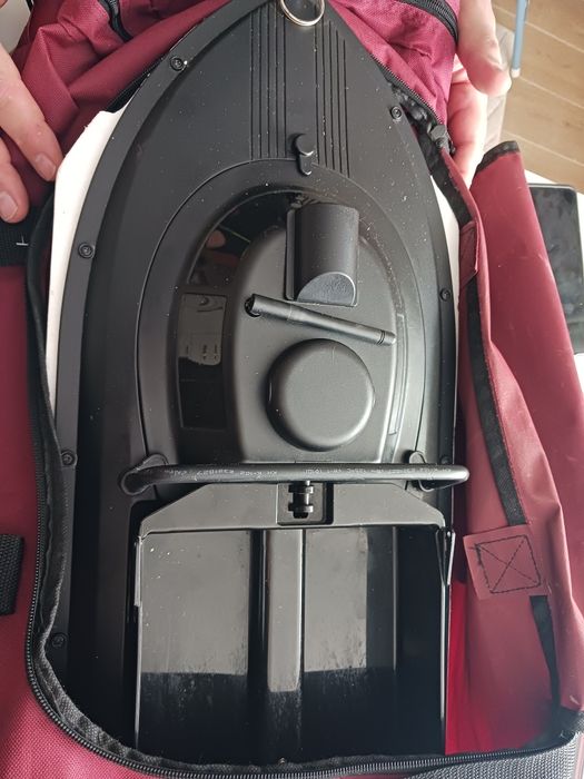 Рибарска лодка за захранване