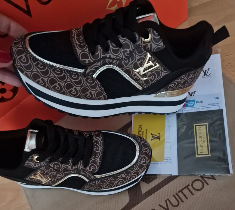 Adidasi Louis Vuitton, logo metalic auriu, saculet, etichetă