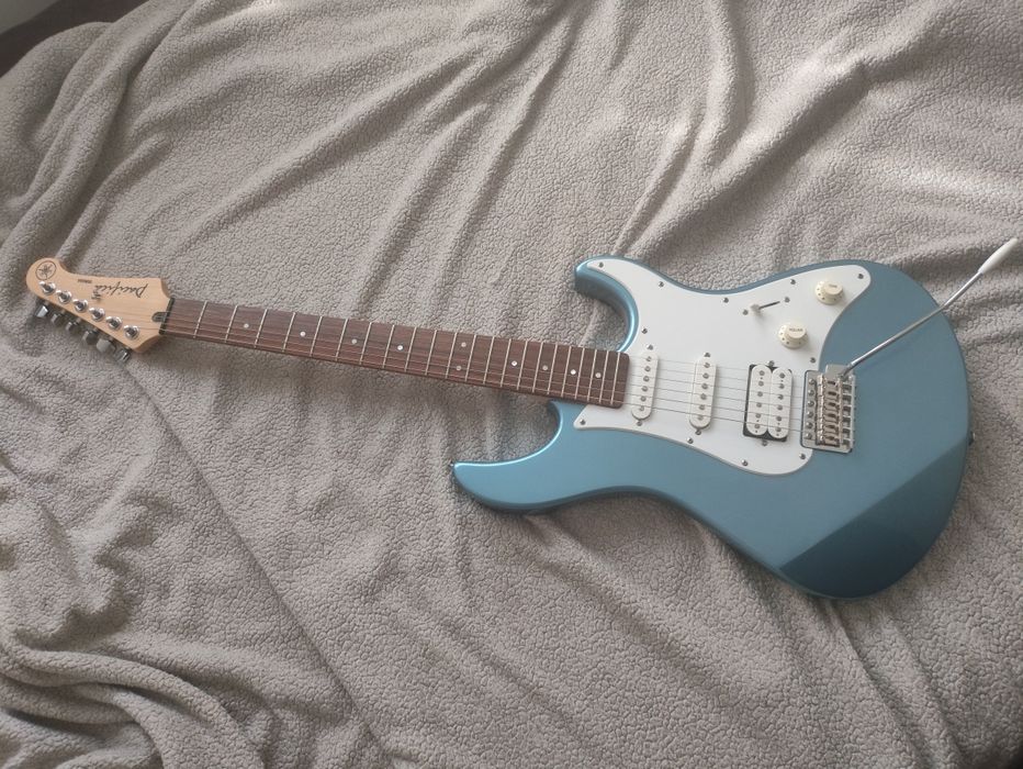 Yamaha Pacifica 112J в идеальном состоянии