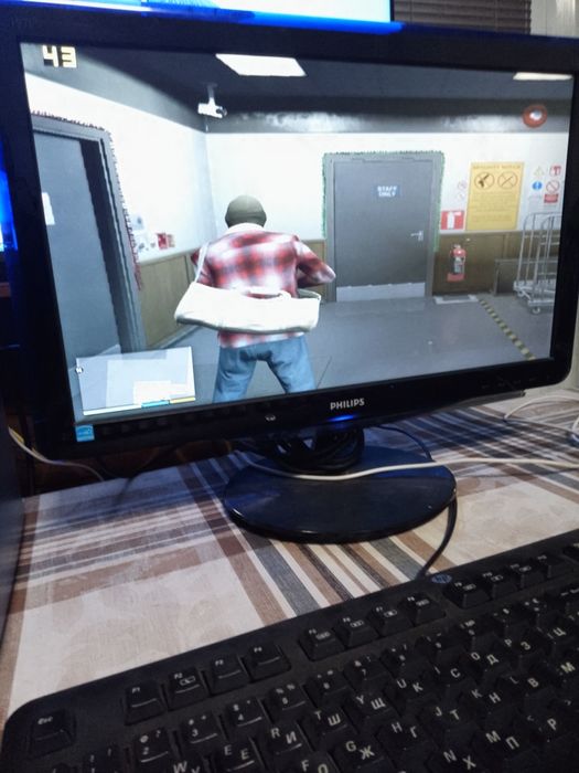 Компютър и монитор