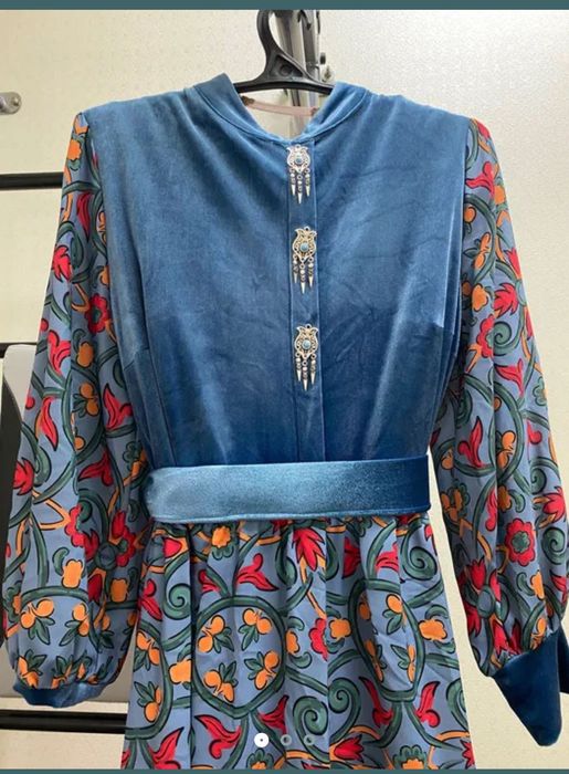 бешпент с брошью и поясом