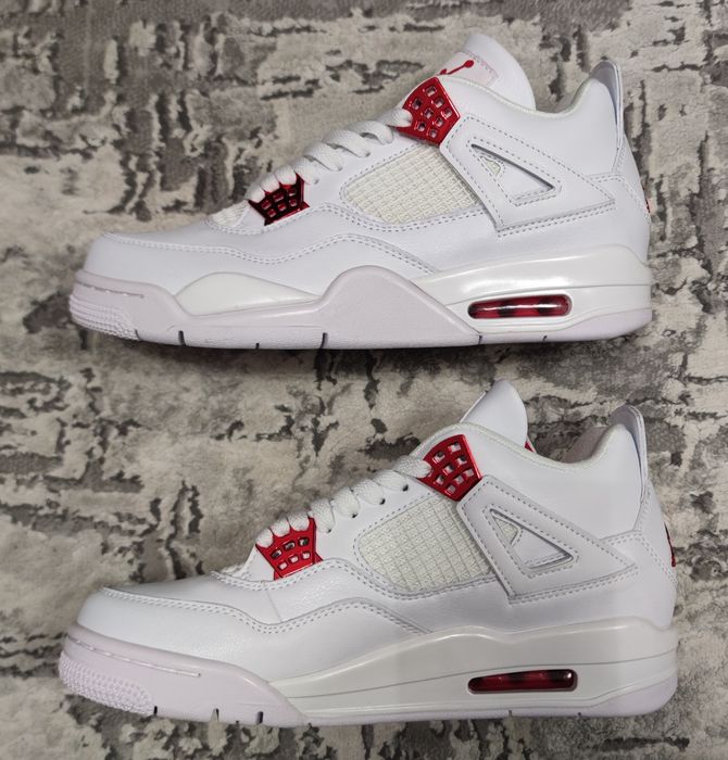 Jordan 4, University Red, 42 EUR