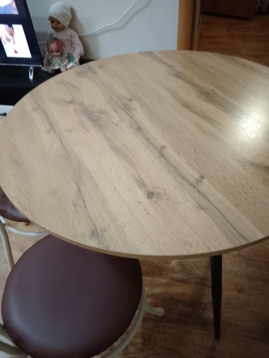 Продам стол и стулья