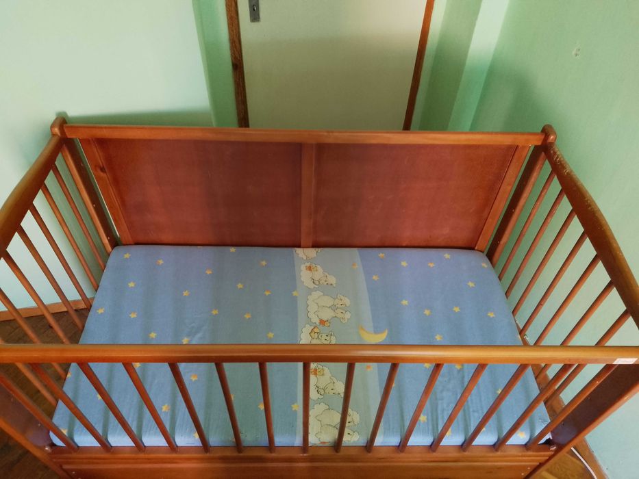 Бебешко легло (дървено)