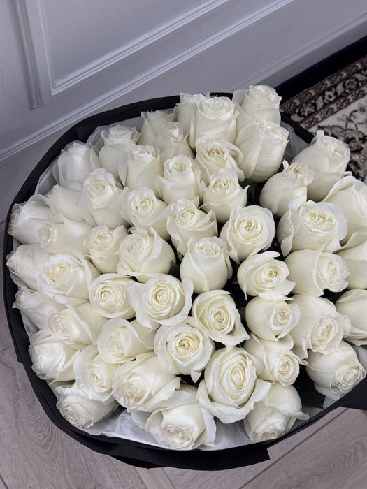 51 белые розы свежие цветы