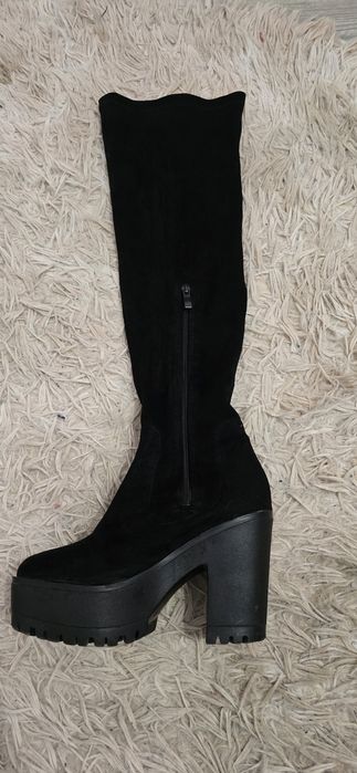 Велурени ботуши над коляното