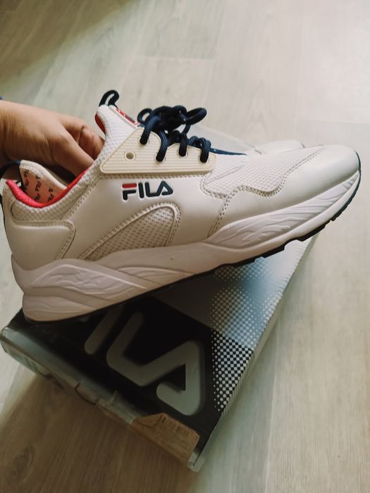 Продам кроссовки Fila