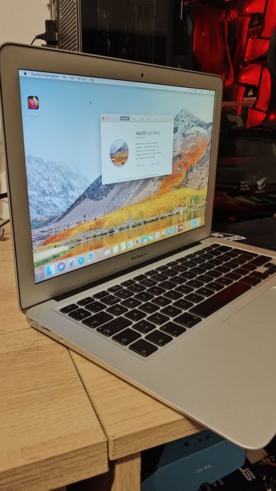 Macbook Air 13" Late 2010 core2duo, 4GB ram, 128 SSD stare excelentă