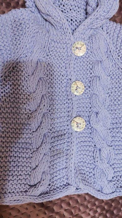 Вязаная кофточка для малыша.