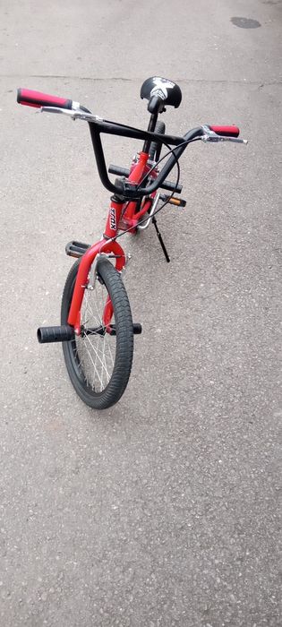 BMX cu roti pe 20 roșu cu negru