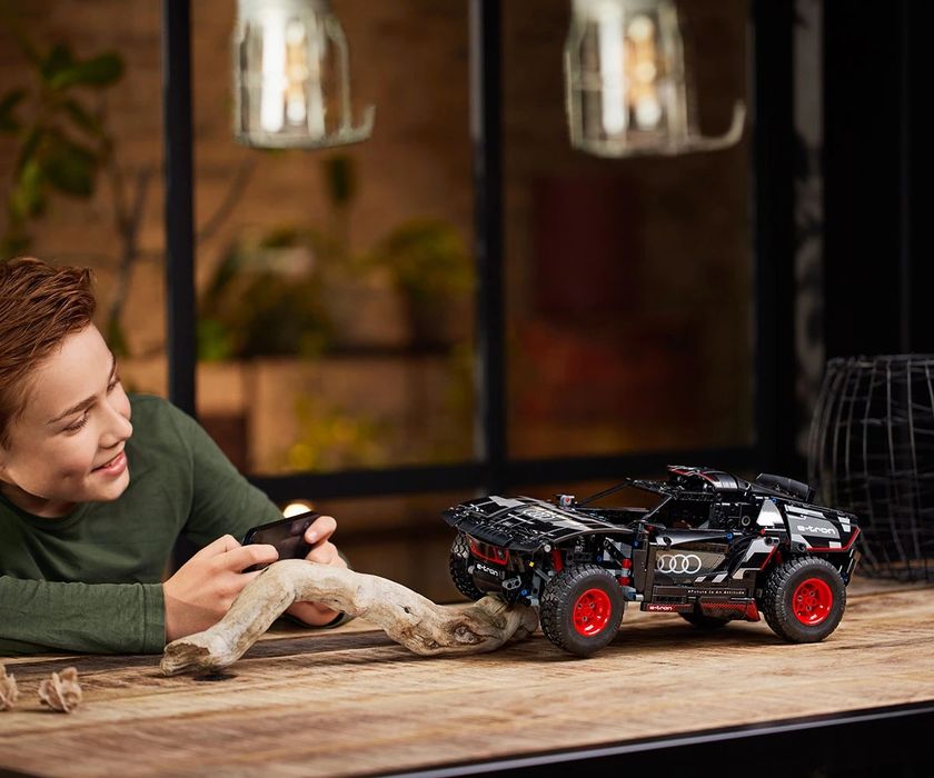 LEGO 42160 Technic 42160 - Audi RS Q e-tron