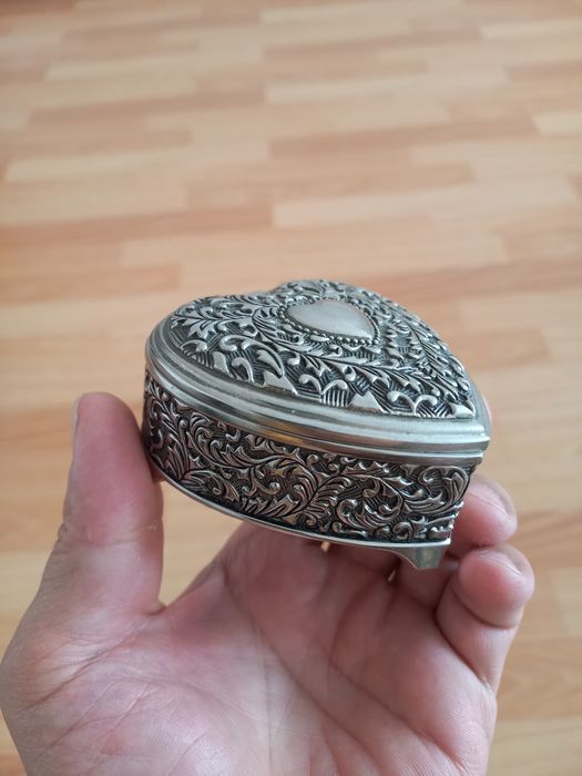 Шкатулка мельхиоровая