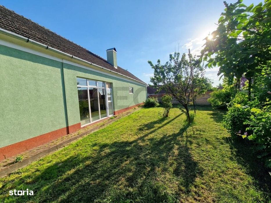 RECO Proprietate cu 2 case si teren mare in Girisu de Cris