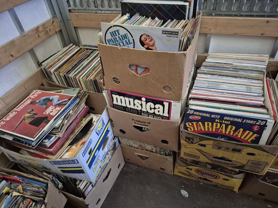 Vând Lot 150 discuri Vinil cu muzica usoara mixta straina