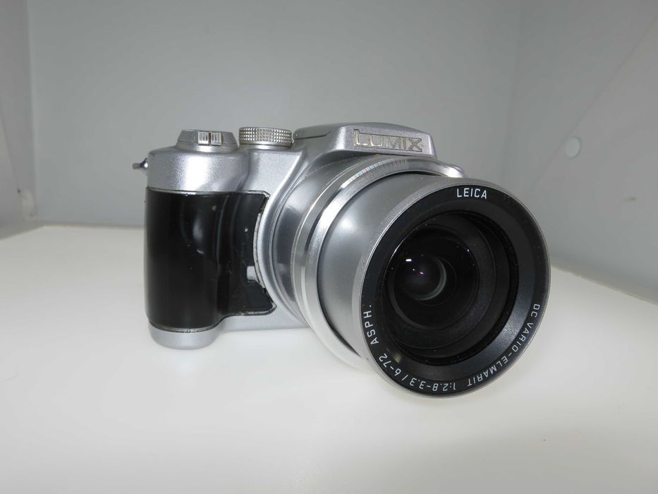 Panasonic Lumix DMC-FZ5 компактен фотоапарат с Leica ретро камера