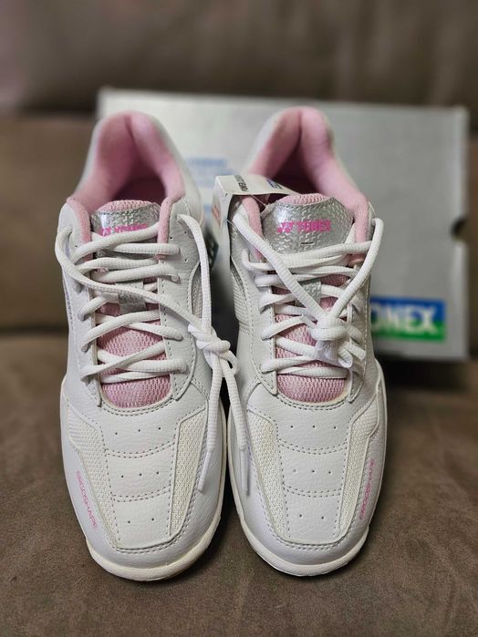 Yonex дамски маратонки за бадминтон номер 42 стелка 27см.