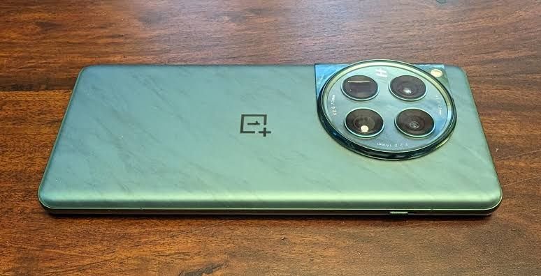 Продается OnePlus 12 на 256 гб.