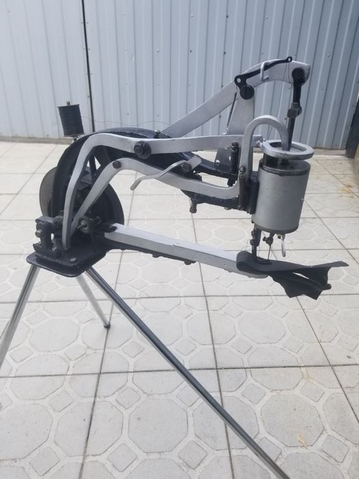 Швейная машина .