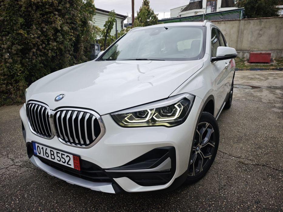 Кола BMW X1 2020