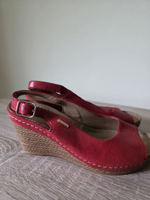 Vand sandale rosii Lasocki,.piele naturala