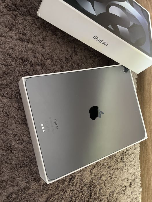 iPad Air 5 th /  2023 / M1 / NOU / 100% Bateria