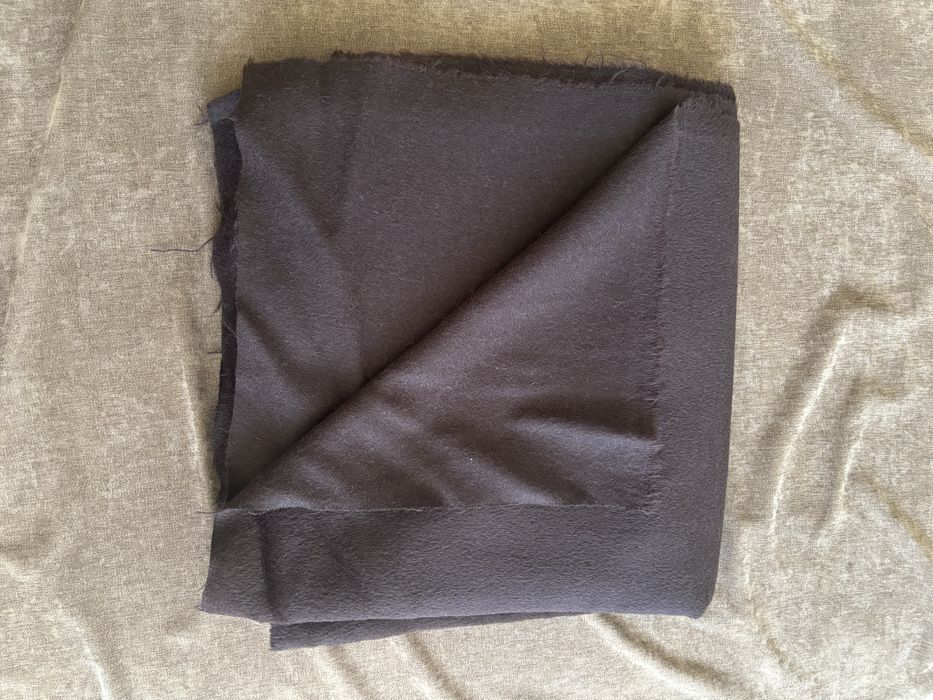 Vand bucati de stofa