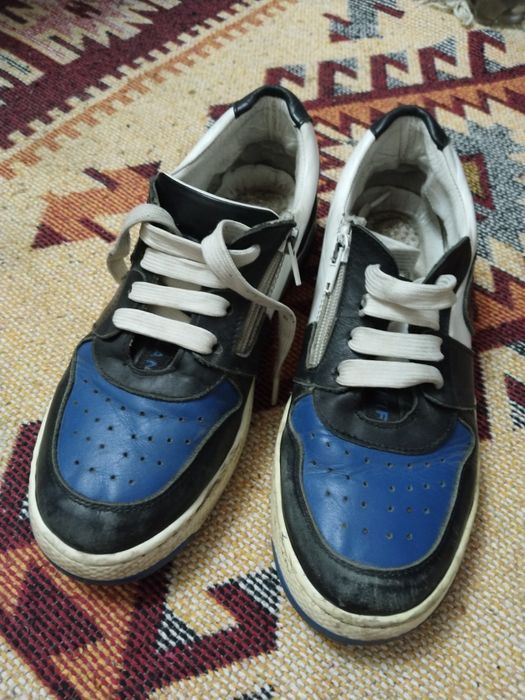 Подростковые кроссовки