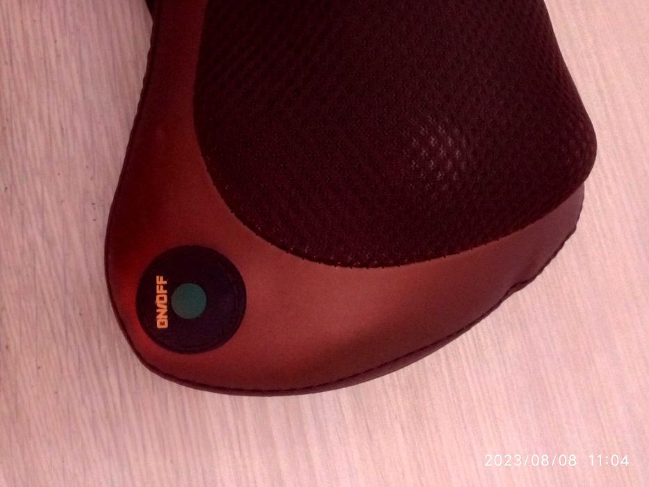 Universal bo'yin massajeri (massaj yostig'i)