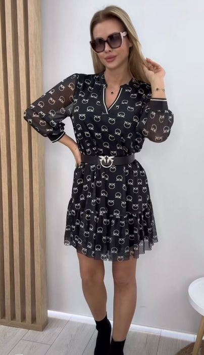 Рокля с колан към нея