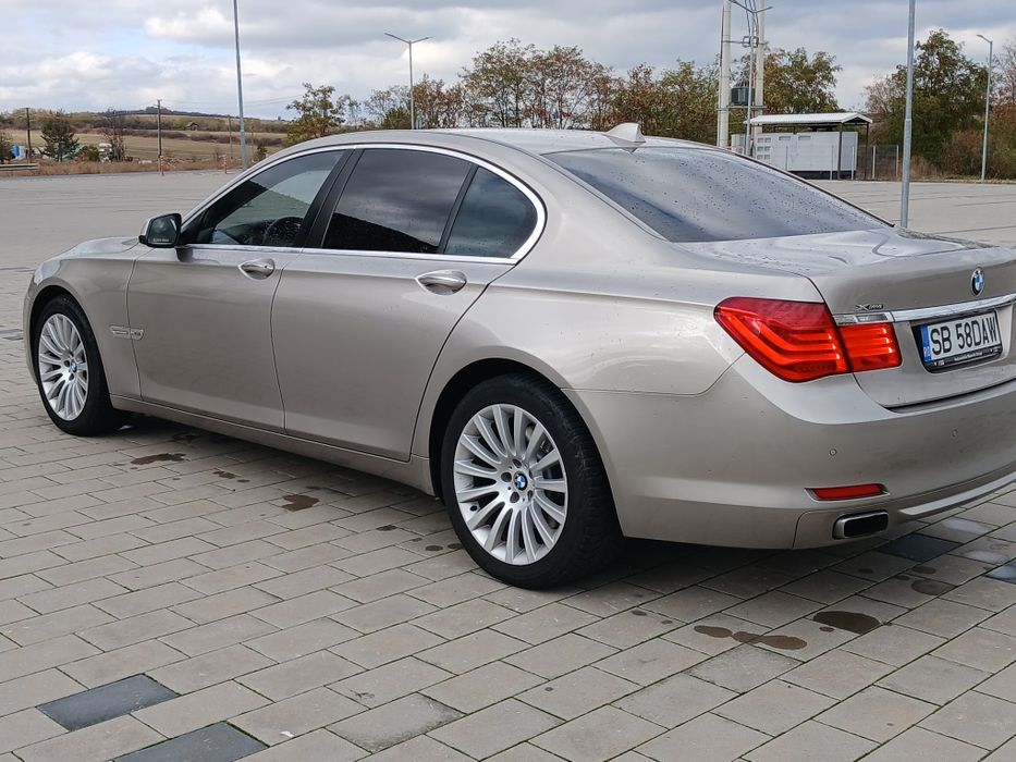 BMW Seria 7 2011 — imagine 5