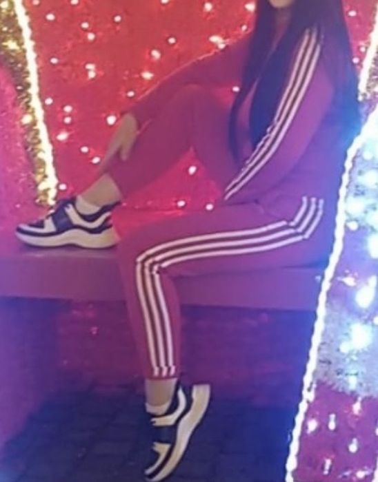 Vand trening rosu adidas de dama XS merge purtat si ca S