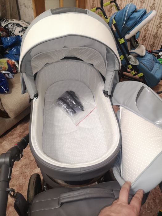 Осенне-летняя коляска Adamex.