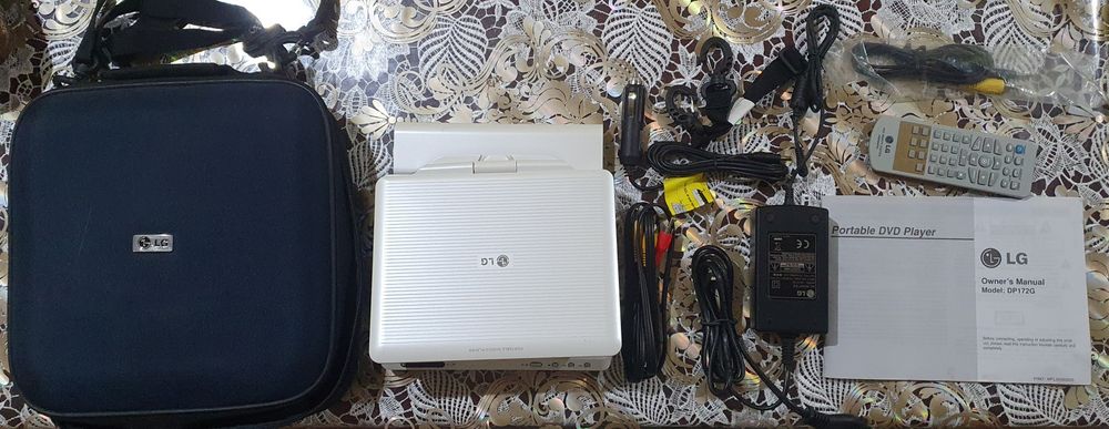 Dvd player cu geantă și accesorii