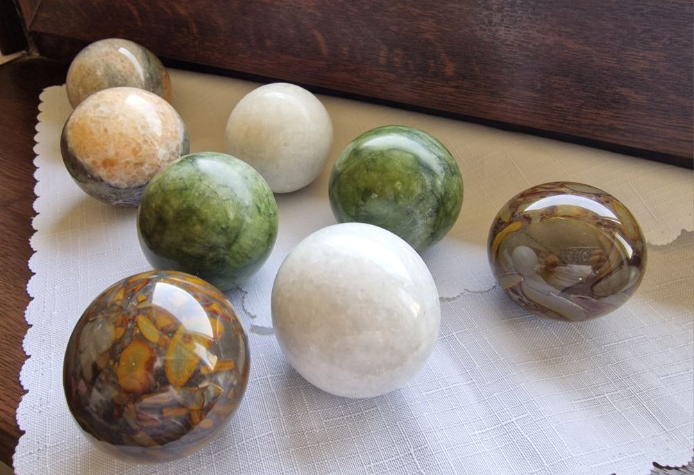Шары. Яйца. Пирамиды. Маятники. из натуральных камней.