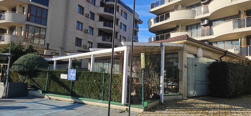 Пергола  с осветление моторно сгъване и