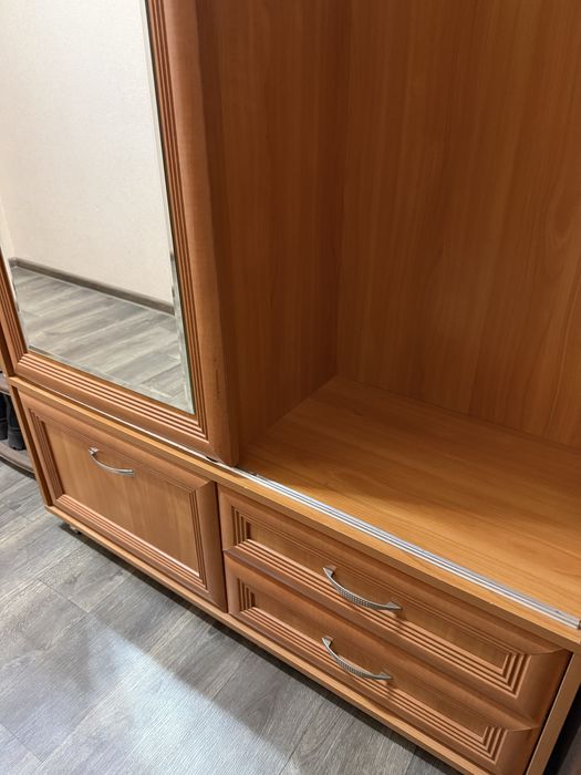 Шкаф для прихожей бу