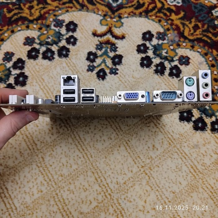 Материнская плата для DDR- 2, рабочая вместе с процессором