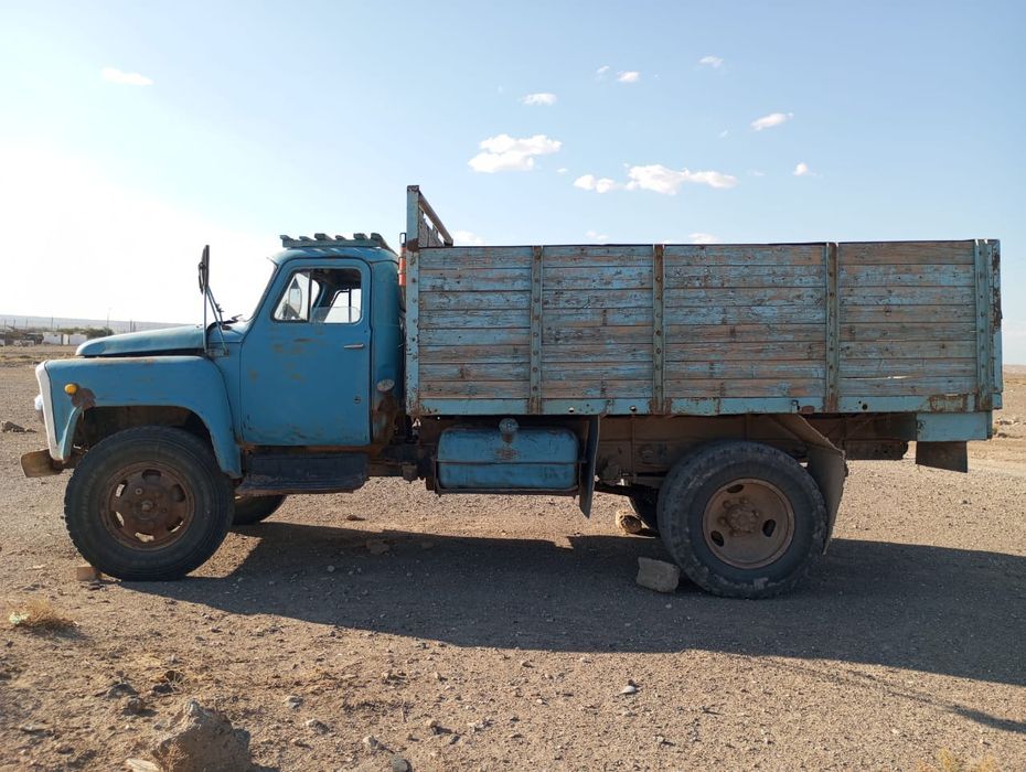 Gaz 53 mashinasi sotiladi