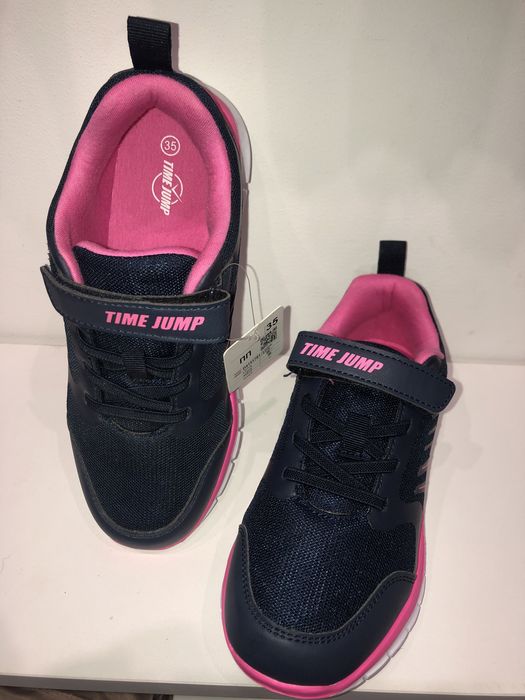 Новые. Отличные дыщащие кроссовки. Скидка %