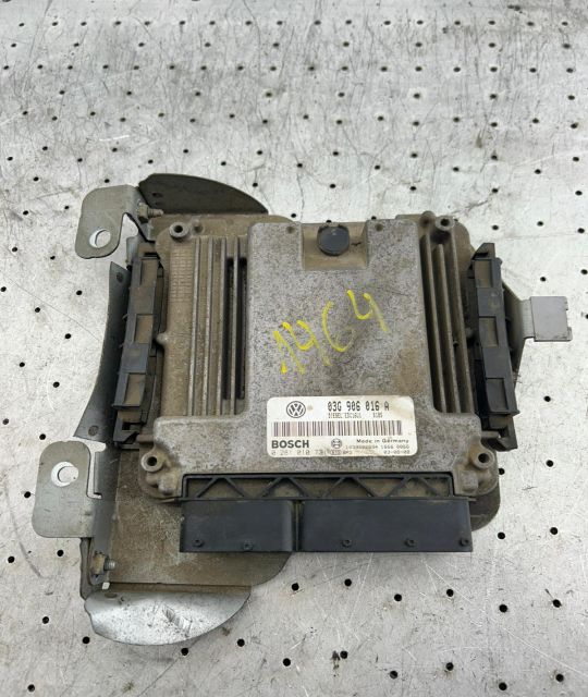 Calculator motor ECU 03G906016A 03G906016A Volkswagen VW Touran prima