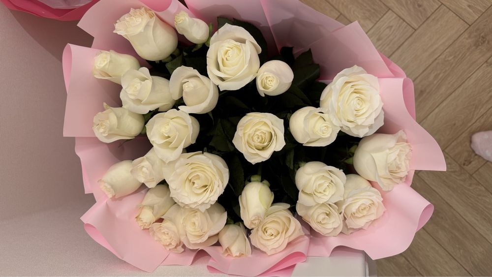 Цветы букет розы белые 25щт