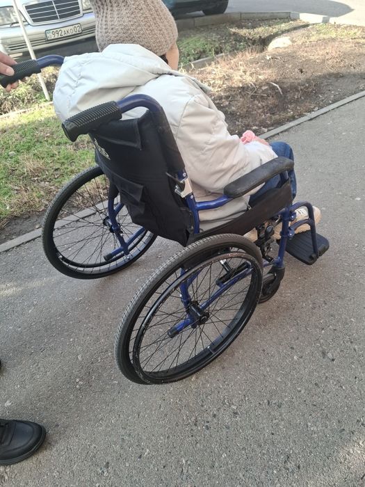 Продам инвалидную коляску