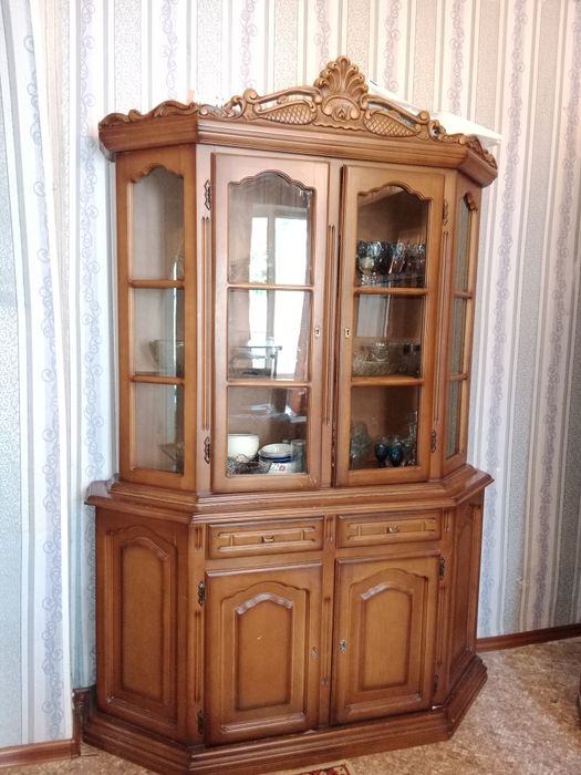 Продам сервант шкаф антиквариат