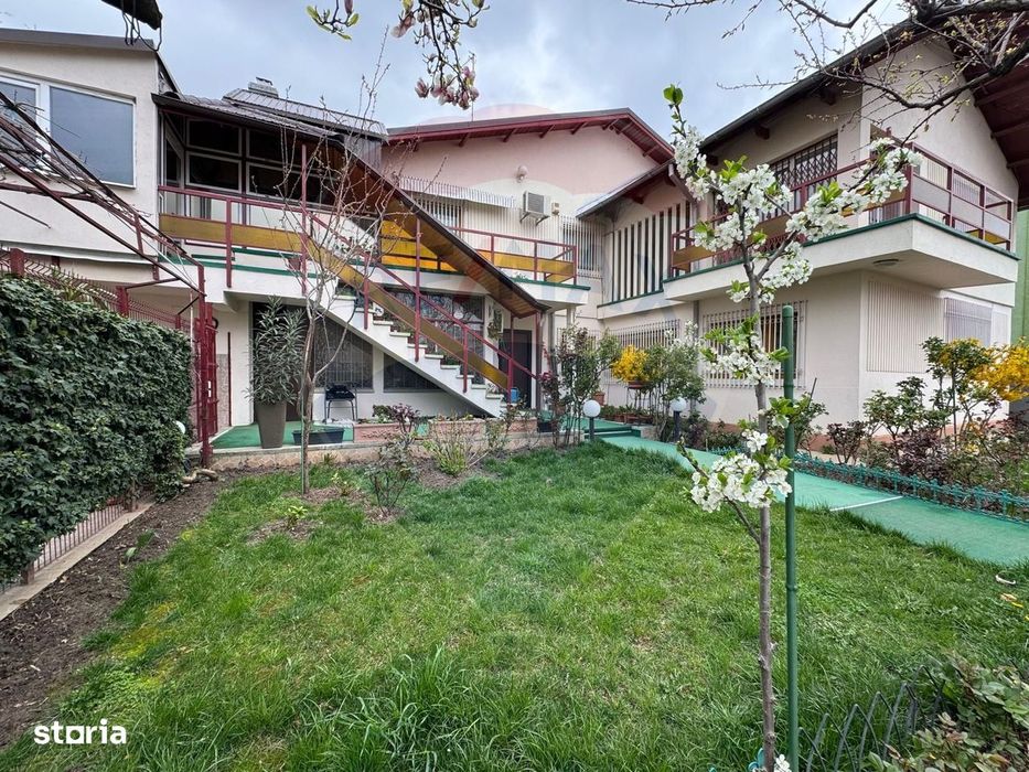 Casă / Vilă cu 8 camere de vânzare în zona Industriilor/Republica
