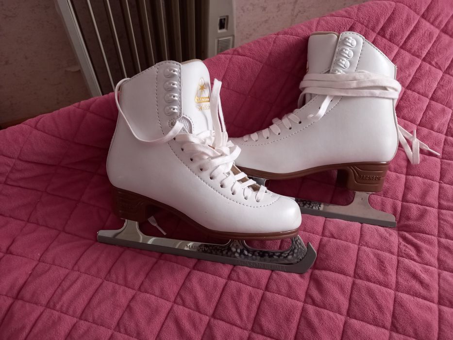 Срочно продам коньки