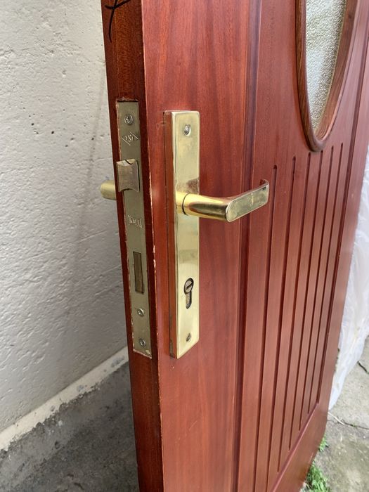 Двери деревянные