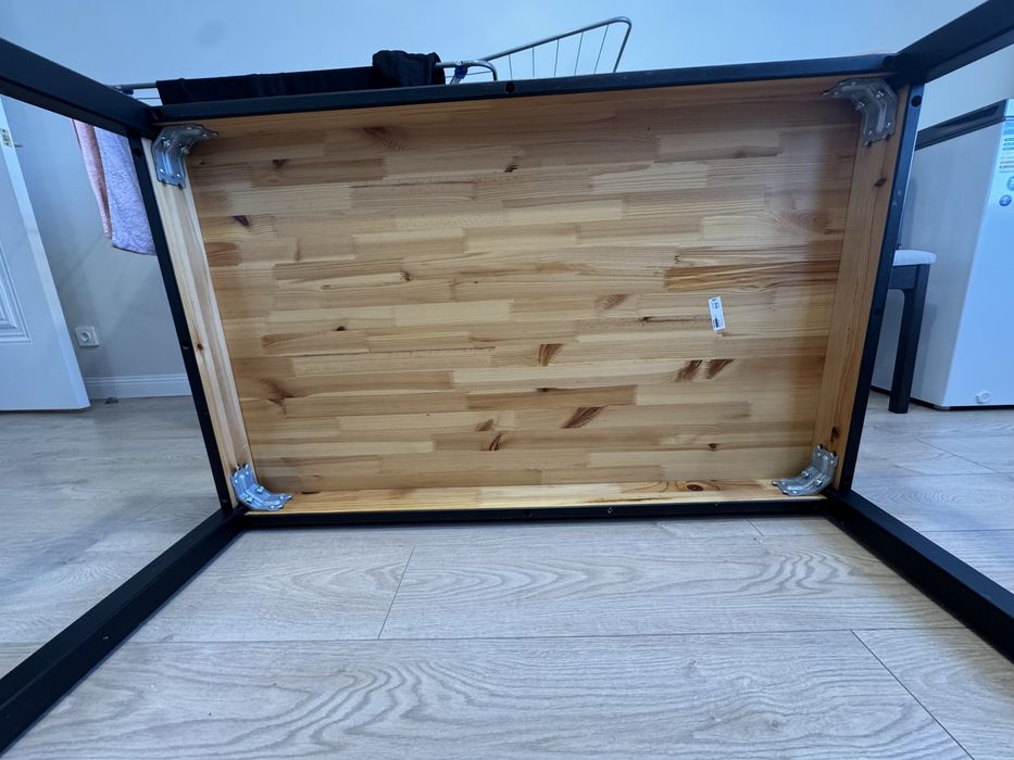 Стол , икея, черная , деревянная.